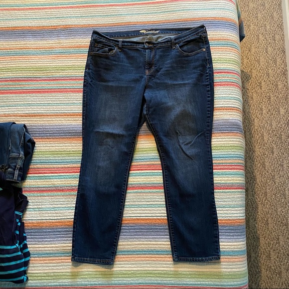 Old Navy Sweetheart Jeans - Picture 3 of 9